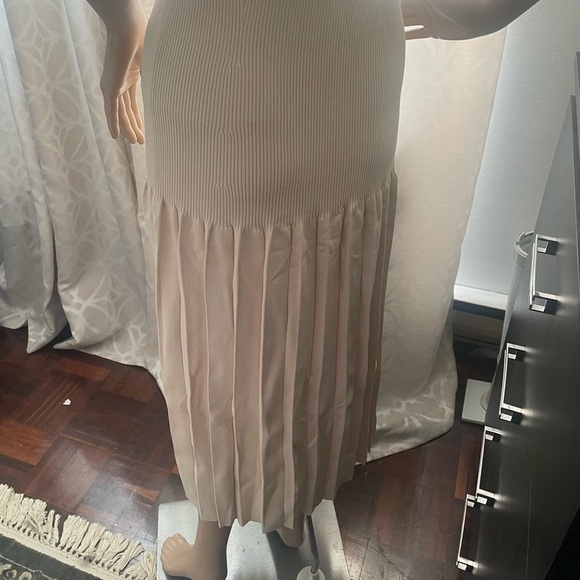 NWNT  knit jersey Cream knit dress sleeveless midi dress size medium - Picture 4 of 9